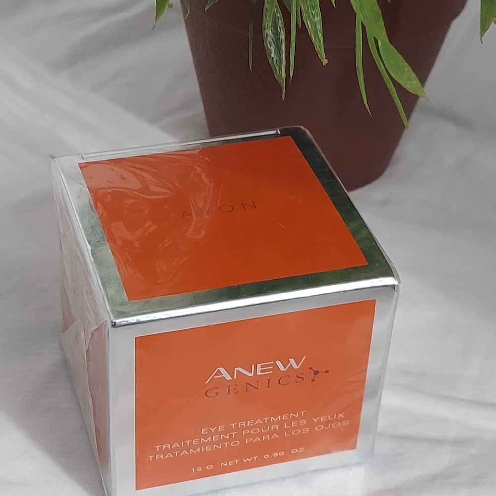 AVON SEALED Genic Eye Treatment New! - Picture 1 of 8